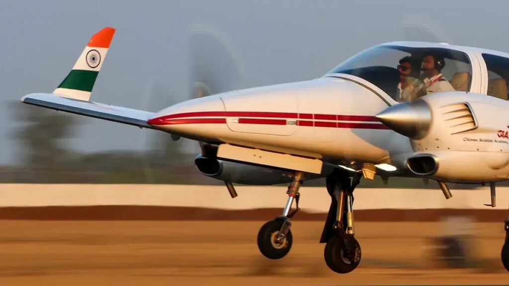 What is the cost of commercial pilot training in India?